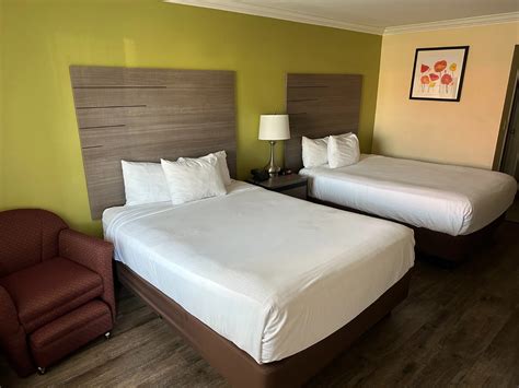 SOLARA INN AND SUITES .